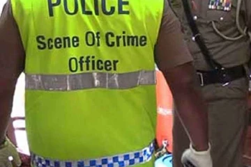 කොළොන්න පුදුම කරමින් ලේ පැල්ලම් සහිතව මියගිය අයෙකුගේ සිරුරක්