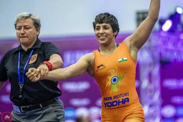 உலக மல்யுத்த சாம்பியன்ஷிப் போட்டி : வரலாற்று சாதனை படைத்தார் அன்ஷு மாலிக் - குவியும் பாராட்டு