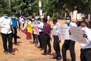 கிளிநொச்சியில் மாணவி உயிரிழந்தமையை கண்டித்து  போராட்டம்
