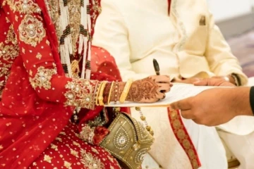 பாகிஸ்தானில் இந்து பெண் கடத்தப்பட்டு மதம் மாற்றி வயதானவருடன் கட்டாய திருமணம்!