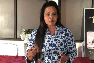 பெண்கள் தடையை மீறி வெளியில் வாருங்கள்: சாதிக்க முடியாது எதுவுமில்லை - இந்திய திரைப்பட நடன இயக்குநர் (VIDEO)