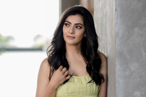 ஹீரோ, தயாரிப்பாளர், டைரக்டருடன் படுத்து தான் பட வாய்ப்பு வாங்கணுமா?.. சரத்குமாரின் மகளுக்கே இந்த நிலைமையா | Varalaxmi Faced Sexual Harassment In Cinema