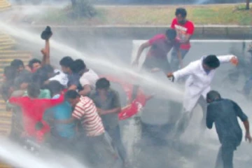 අධි ආරක්ෂිත කලාප නමි කරලා ජනතාව මැඩලීමට උත්සාහ කරනවානමි අපි විරැදධයි. - ප්රභලයෙක් කියයි..