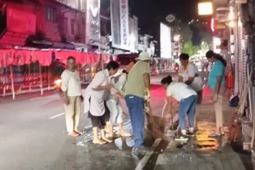 கிளீன் லங்கா; கண்டியில் இரவிரவாக அகற்றப்பட்ட குப்பைகள்!