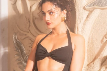 நடிகை டாப்ஸி பண்ணு ஹாட் போட்டோஷூட்