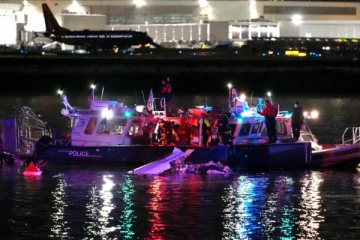 அமெரிக்கவை உலுக்கிய விமான விபத்து; அனைவரும் உயிரிழந்திருக்கலாம் என அச்சம்