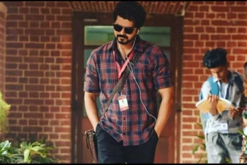 ரசிகர்களை நேரில் சந்திக்க வந்த விஜய், தளபதியின் இன்றைய லுக் பார்த்தீர்களா?- கூட்டமாக கூடிய ரசிகர்கள்