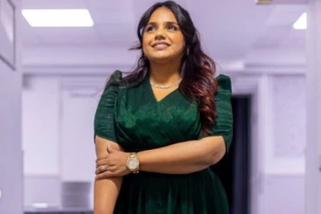 மெலோடி குயின் பாடகி சைந்தவியின் அழகிய புகைப்படங்கள்