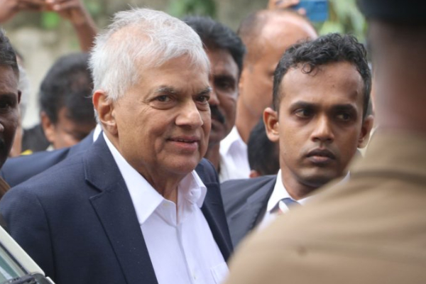 ரணிலைப் பார்வையிட்ட பின்னர் மகிந்த வெளியிட்ட தகவல் | Mahinda Visits Ranil In Prison Hospital