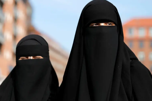 புர்கா அணியவில்லை; மனைவி மகள்களை கொன்று வீட்டிற்குள் புதைத்த நபர்; பீதியில் உறைந்த கிராமம்! | Man Killed Wife And Daughters Not Wearing Burqa