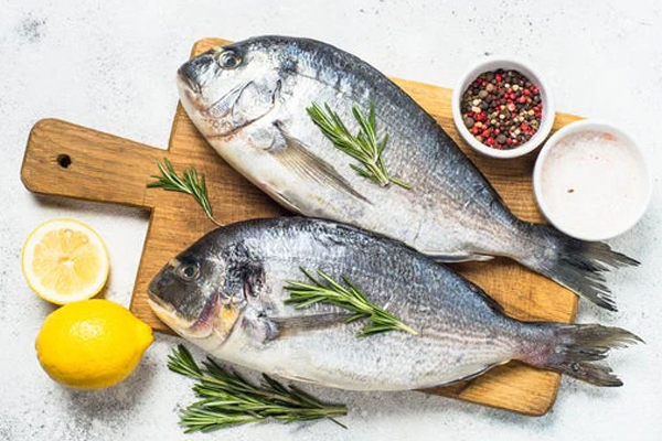 மழைக்காலங்களில் மீன் வாங்கும் போது ஏமாந்திடாதீங்க... இப்படித்தான் பார்த்து வாங்கனுமாம் | How To Check Fresh Or Spoiled Fish மழைக்காலங்களில் மீன் வாங்கும் போது ஏமாந்திடாதீங்க... இப்படித்தான் பார்த்து வாங்கனுமாம் | How To Check Fresh Or Spoiled Fish