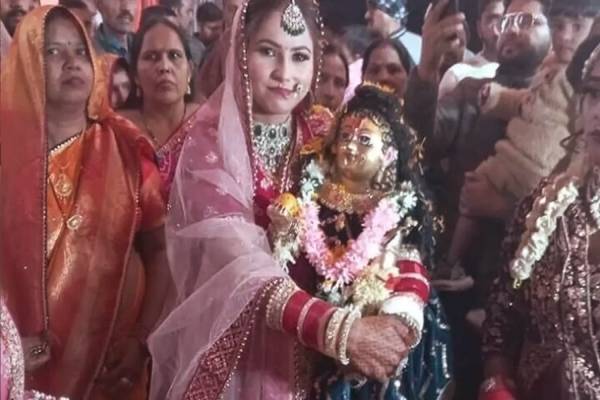 கிருஷ்ண சிலையை திருமணம் செய்துகொண்ட பெண் - காரணம் என்ன? | Woman Marries Lord Krishna Viral Wedding கிருஷ்ண சிலையை திருமணம் செய்துகொண்ட பெண் - காரணம் என்ன? | Woman Marries Lord Krishna Viral Wedding