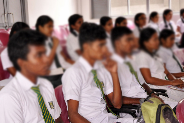 கூட்டுப் பிரார்த்தனைகளின் போது மயங்கி விழும் பாடசாலை மாணவர்கள் | School Students Fainting During Collective Prayers