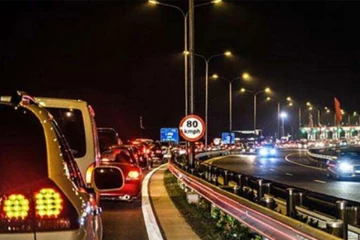 சற்று முன்னர் கொழும்பில் பேருந்துடன் லொறி மோதி விபத்து.. ஸ்தம்பிதமடைந்துள்ள போக்குவரத்து