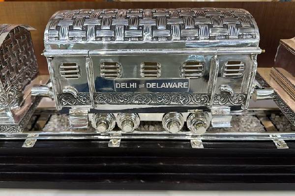 இந்திய தலைவர்கள் வழங்கிய விலையுயர்ந்த பரிசுகள்! பட்டியலை வெளியிட்ட அமெரிக்க அரசு | Indias Gifts To Us Leaders State Releases The List இந்திய தலைவர்கள் வழங்கிய விலையுயர்ந்த பரிசுகள்! பட்டியலை வெளியிட்ட அமெரிக்க அரசு | Indias Gifts To Us Leaders State Releases The List