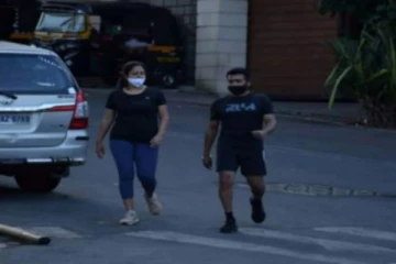 “நீரும் செம்புல சேறும் கலந்தது போலே கலந்தவர் நாம்” - இணையத்தை கலக்கும் நடிகர் சூர்யா-ஜோதிகாவின் புகைப்படம்