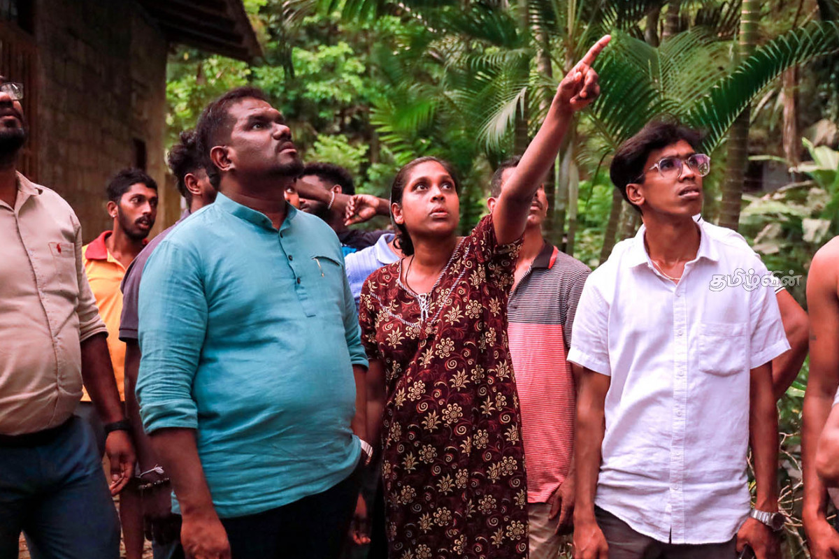 6 லயன் குடியிருப்பில் முறிந்து விழுந்த மரக்கிளை - நேரில் சென்று நலம் விசாரித்த பிரதி அமைச்சர் | 6 Houses Were Damaged Due To Tree Felling 6 லயன் குடியிருப்பில் முறிந்து விழுந்த மரக்கிளை - நேரில் சென்று நலம் விசாரித்த பிரதி அமைச்சர் | 6 Houses Were Damaged Due To Tree Felling