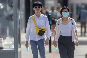 இப்போதைக்கு மாஸ்க் அணிவதுதான் நல்லது... கனேடிய நகரம் ஒன்று அறிவிப்பு