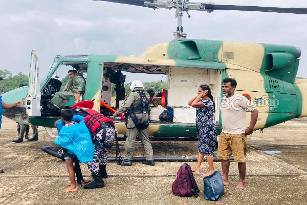 மன்னாரில் ஒரே குடும்பத்தைச் சேர்ந்த மூவர் உலங்குவானூர்தி மூலம் மீட்பு | Family Rescued By Helicopter In Mannar மன்னாரில் ஒரே குடும்பத்தைச் சேர்ந்த மூவர் உலங்குவானூர்தி மூலம் மீட்பு | Family Rescued By Helicopter In Mannar