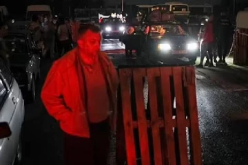 மரியுபோல் நகரிலிருந்து இரவோடு இரவாக வெளியேறும் உக்ரைன் மக்கள்