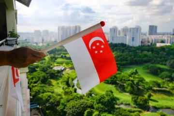 முதலில் செல்ஃபி., பின் கட்டிப்பிடித்து சில்மிஷம்: சிங்கப்பூர் சிறையில் அடைக்கப்பட்ட இந்திய சமையல்காரர்