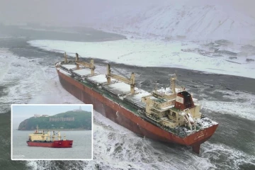 சுமார் 2000 டன் சரக்குகள்! ரஷ்யாவில் தரை தட்டி விபத்துக்குள்ளான சீன சரக்கு கப்பல்: வீடியோ