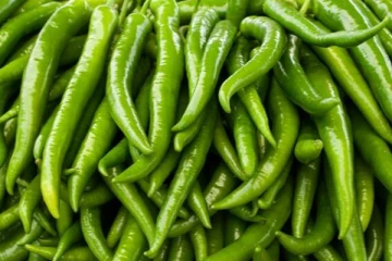 இலங்கையில் தலைசுற்றவைக்கும்  பச்சை மிளகாய் விலை!