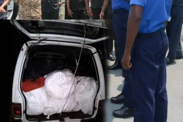 சந்தேகத்திற்கிடமாக பயணித்த வேன்.... சேதனையிட்ட கடற்படையினருக்கு காத்திருந்த அதிர்ச்சி!