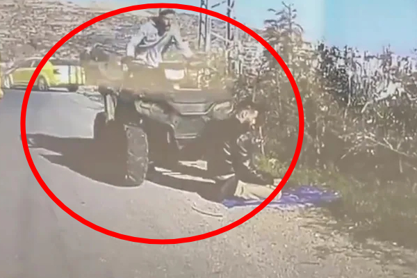 வழிபாட்டில் ஈடுபட்ட பலஸ்தீனியர் மீது வாகனத்தை ஏற்றிய இஸ்ரேல் வீரர்! | Israel Soldier Ran Several Palestinian Worship