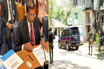 பலத்த பாதுகாப்புக்கு மத்தியில் சற்றுமுன்னர் நீதிமன்றத்தில் முன்னிலையான சுரேஷ் சாலே