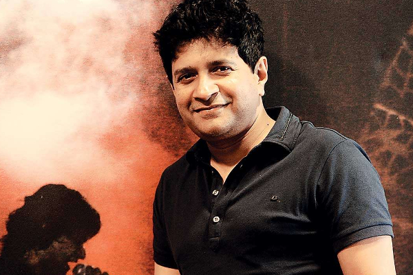 பிரபல பின்னணி பாடகர் கேகே மரணம் இயற்கைக்கு  மாறானது என வழக்குப்பதிவு..! - தமிழ்நாடு