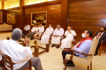 கோட்டாபயவின் நிகழ்வில் கலந்து கொள்ளாத மகிந்த அமைச்சர்களுடன் திடீர் சந்திப்பு (Photos)