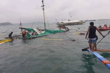 பிரபல நாட்டில் விபத்துக்குள்ளான பயணிகள் படகு: இதுவரை 27 பேர் உயிரிழப்பு!