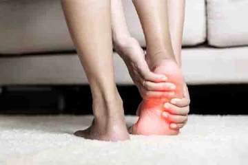 கால் வலியால் சிரமப்படுகிறீர்களா? இந்த 2 யோகாசனங்களை தினமும் செய்யுங்கள்