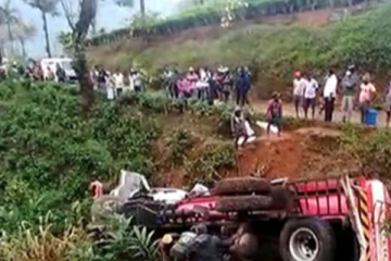 ඉන්ධන බවුසරයක් පෙරළී යයි - රියදුරු ජීවිතක්ෂයට..