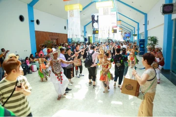 இலங்கைக்கு கொண்டாட்டத்துடன் வரவேற்கப்பட்ட விமானம்!