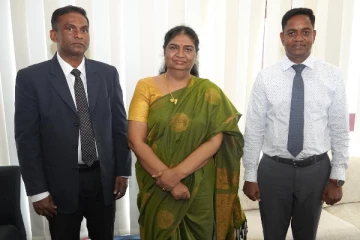 வடக்கு மாகாண ஆளுநரை சந்தித்த புதிய சுகாதார சேவைகள் பணிப்பாளர்