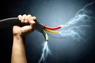 மின்சாரம் தாக்கி பெண் பலி