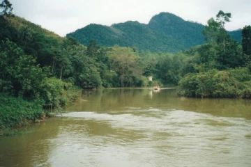 களனி ஆற்றங்கரையில் அடையாளம் தெரியாத சடலம்