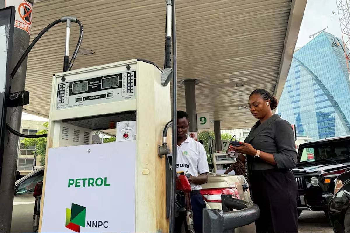 சொந்தமாக எண்ணெய் இருந்தும் தவிக்கும் நைஜீரியா: பெட்ரோல் விலை வரலாறு காணாத உயர்வு! | Nigeria Is Struggling Despite Having Its Own Oil