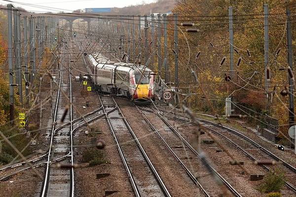 லண்டன் ரயிலில் நடந்த கோர சம்பவம்... பிரித்தானியர் மீது 10 கொலை முயற்சி வழக்கு | Man Charged Train Knife Attack