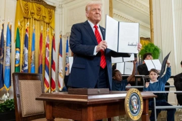 வெளிநாட்டினரின் சட்ட பாதுகாப்பை ரத்து செய்த ட்ரம்ப்