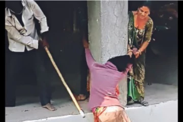 கணவன் இறந்த பிறகு மறுமணம் செய்யத் துணிந்த பெண் - தலைமுடியை அறுத்து கொடூரமாக தாக்கிய கும்பல்..!