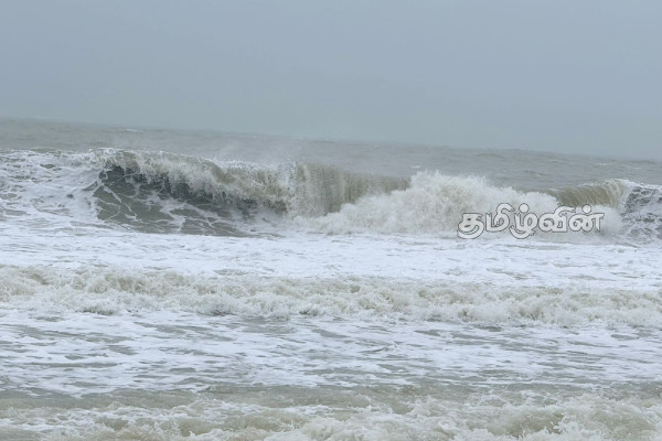 கடும் சீற்றத்துடன் காணப்பட்ட முல்லைத்தீவு கடல்.. மக்கள் தெரிவிப்பு | Mullaitivu Sea In Severe Storm People Report