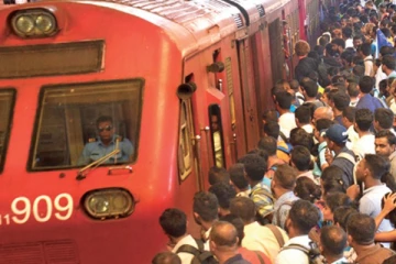 பணிப்புறக்கணிப்பில் ஈடுபட்டுள்ள தொடருந்து ஊழியர்கள்