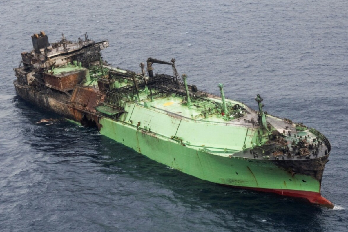 மத்திய தரைக்கடலில் தத்தளிக்கும் ரஷ்ய எண்ணெய் கப்பல்...! | Russian Oil Tanker Adrift In Mediterranean