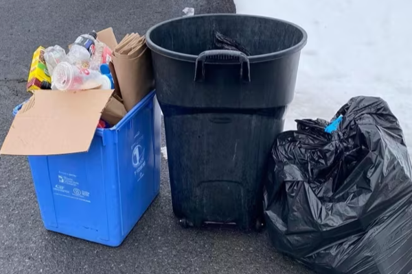 கனடாவில் குப்பை சேகரிப்பு பைகளினால் எழுந்துள்ள சர்ச்சை | Cornwall Ontario Garbage Collection