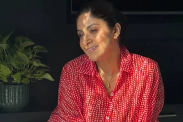 58 வயதிலும் அழகில் மயக்கும் நடிகை நதியாவின் அழகிய போட்டோஸ்