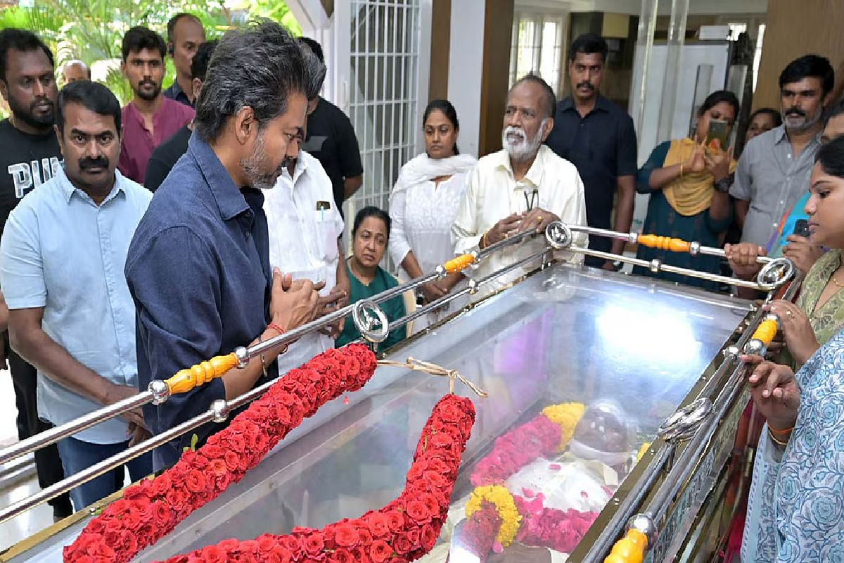 பாரதிராஜாக்கு முதலமைச்சர் விஜய் நேரில் அஞ்சலி | Cm Vijay Personally Pays Tribute To Bharathiraja பாரதிராஜாக்கு முதலமைச்சர் விஜய் நேரில் அஞ்சலி | Cm Vijay Personally Pays Tribute To Bharathiraja
