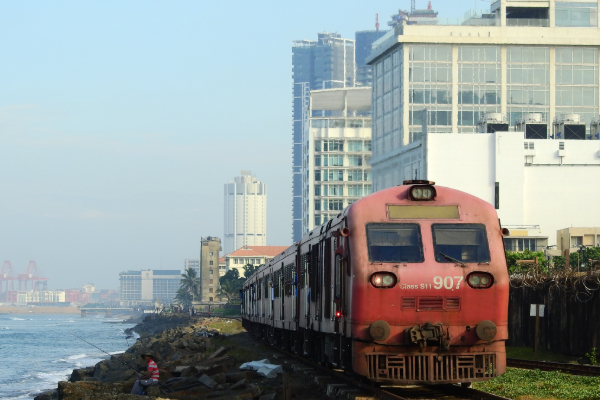 ரயிலிலிருந்து வீழ்ந்து உயிரிழப்பு | Death Due To Falling From Train Colombo
